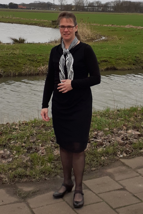 Agnes Hakkert - van Kalkeren, Medewerkster in de bediening